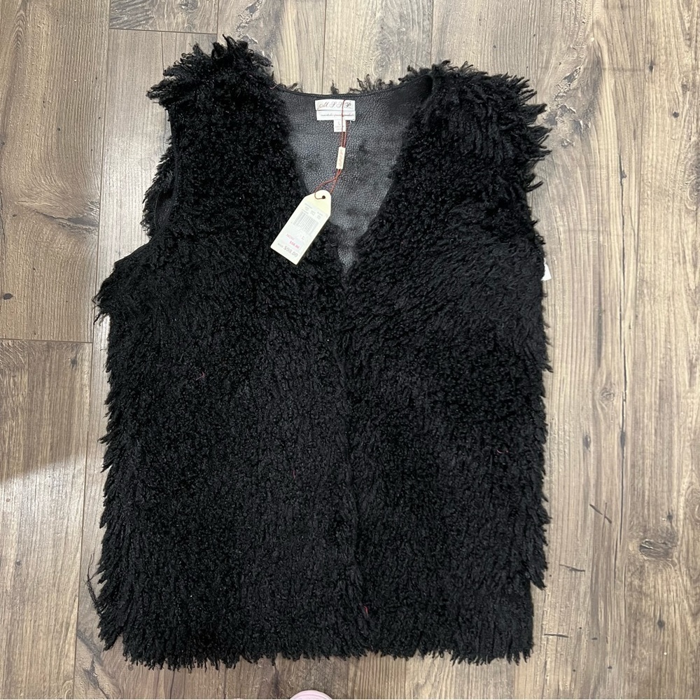 Max Studio Specialty Product Fluff Black Vest Size Large. NWT. - Picture 11 of 11